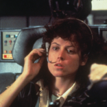 Still-kuva Alienista. Luutnantti Ripley ohjaamossa.