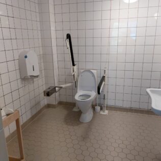Kuva Bio Rex Lasipalatsin esteettömistä wc-tiloista
